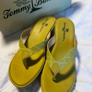 Tommy Bahama Women's Vibrant lime green Sandals